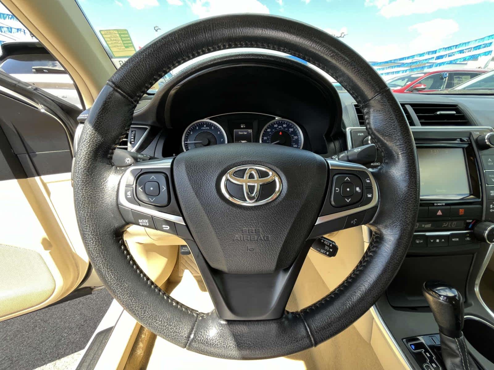 2016 Toyota Camry SE 19