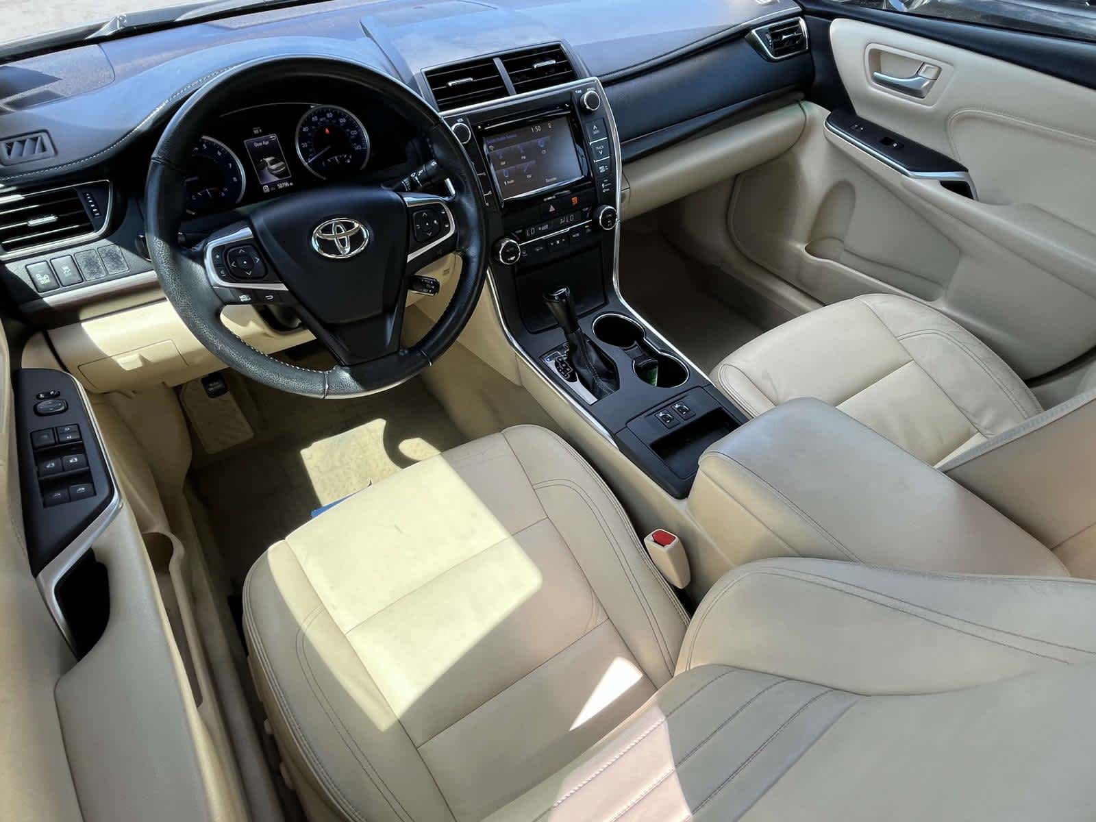 2016 Toyota Camry SE 14