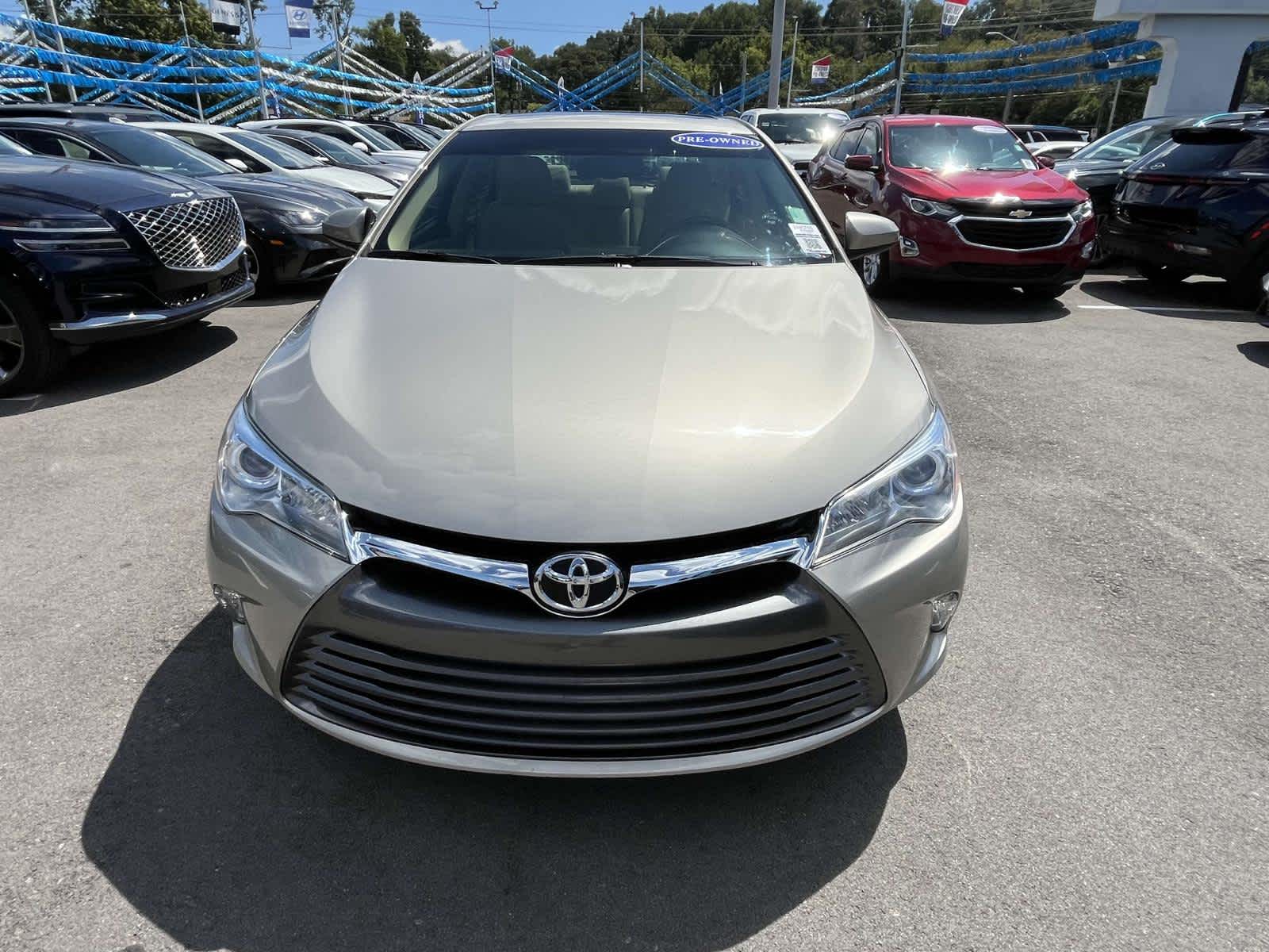 2016 Toyota Camry SE 3