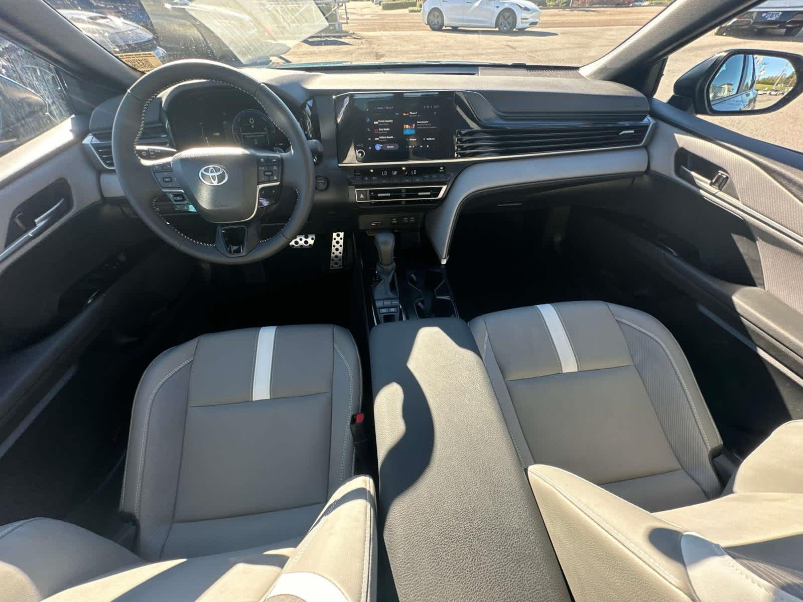 2025 Toyota Camry SE 14