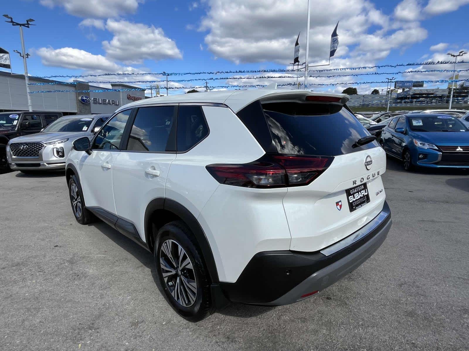 2023 Nissan Rogue SV 6