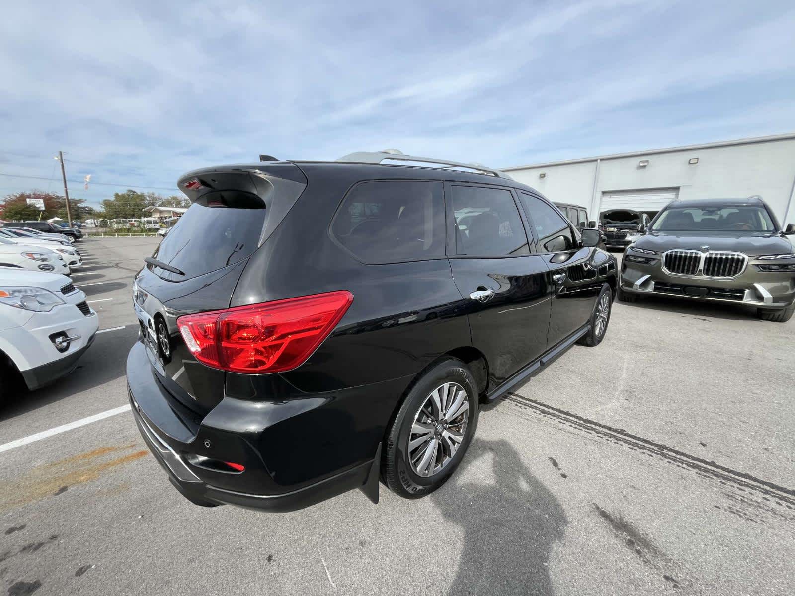 2019 Nissan Pathfinder S 8