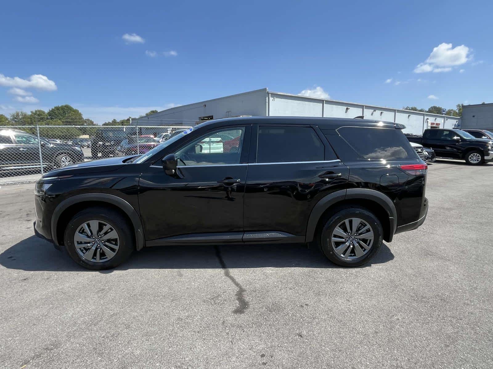 2023 Nissan Pathfinder S 5