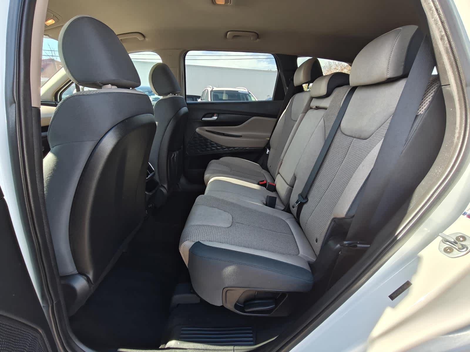 2019 Hyundai Santa Fe SE 11