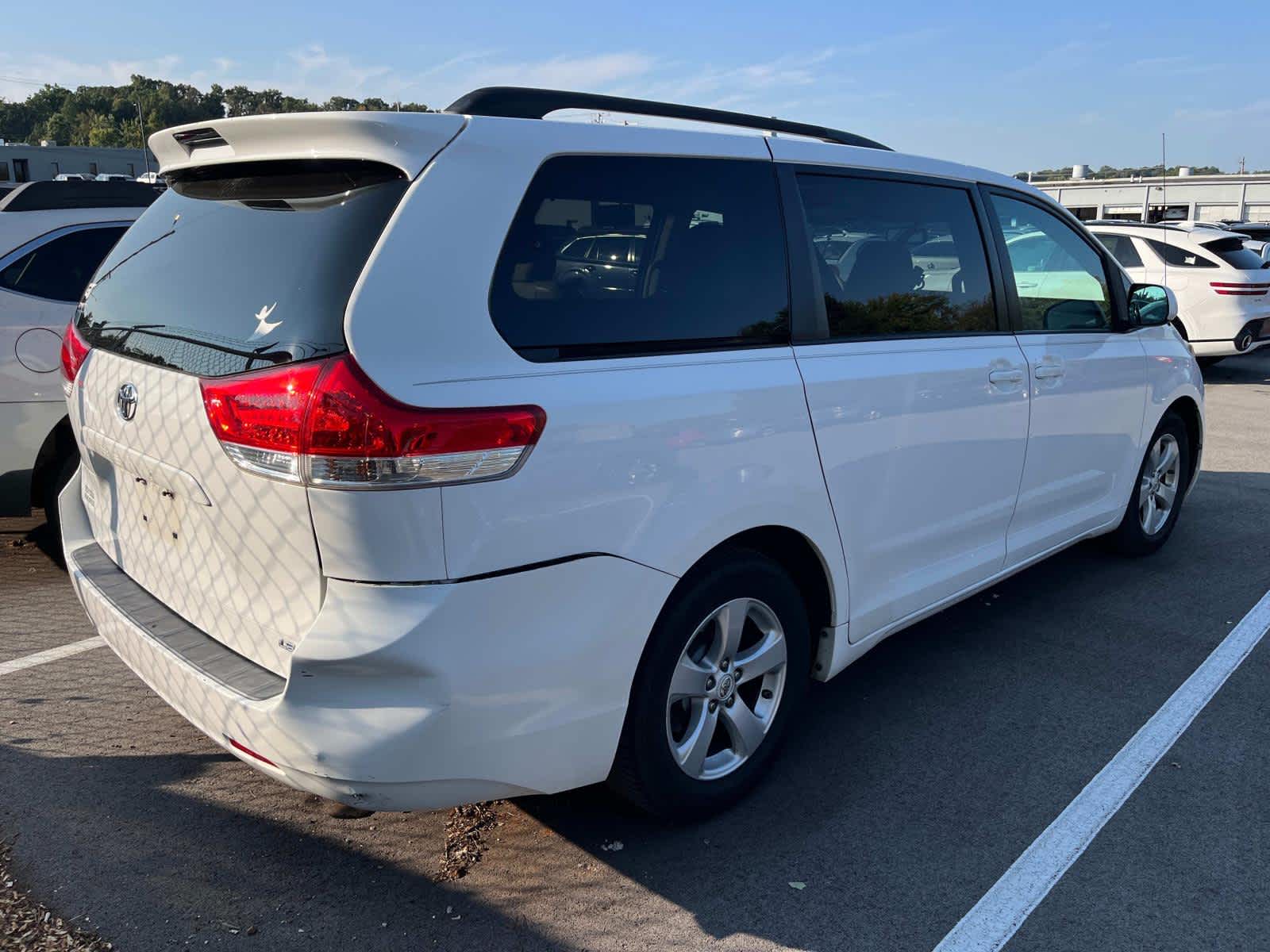 2011 Toyota Sienna LE 4