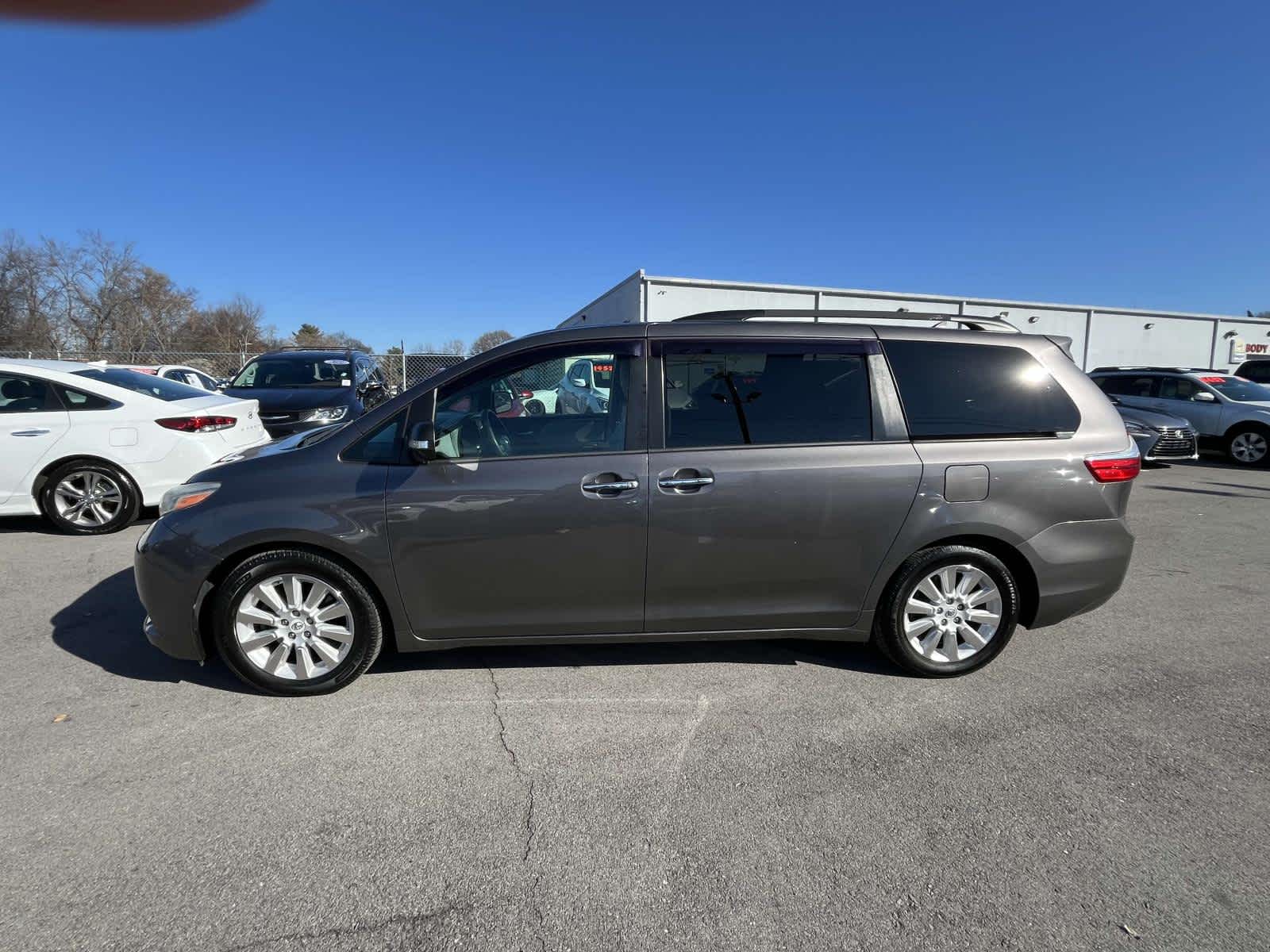 2015 Toyota Sienna XLE AAS 5