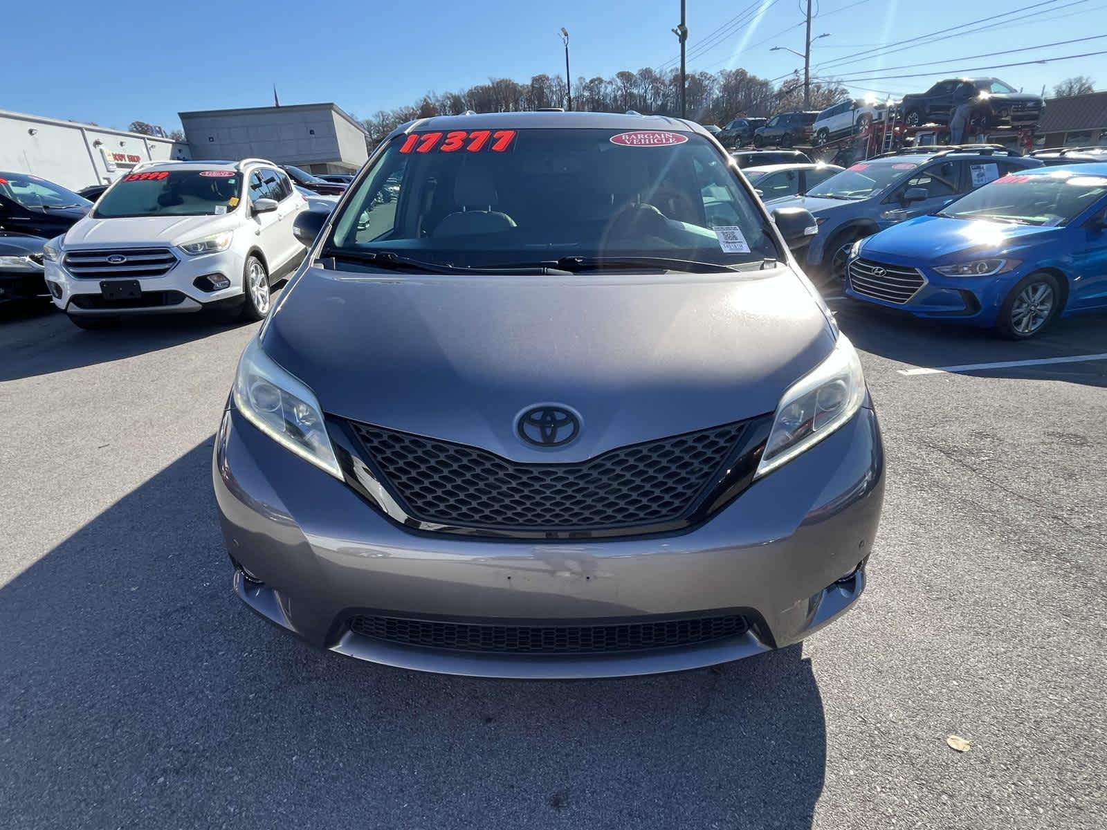 2015 Toyota Sienna XLE AAS 3