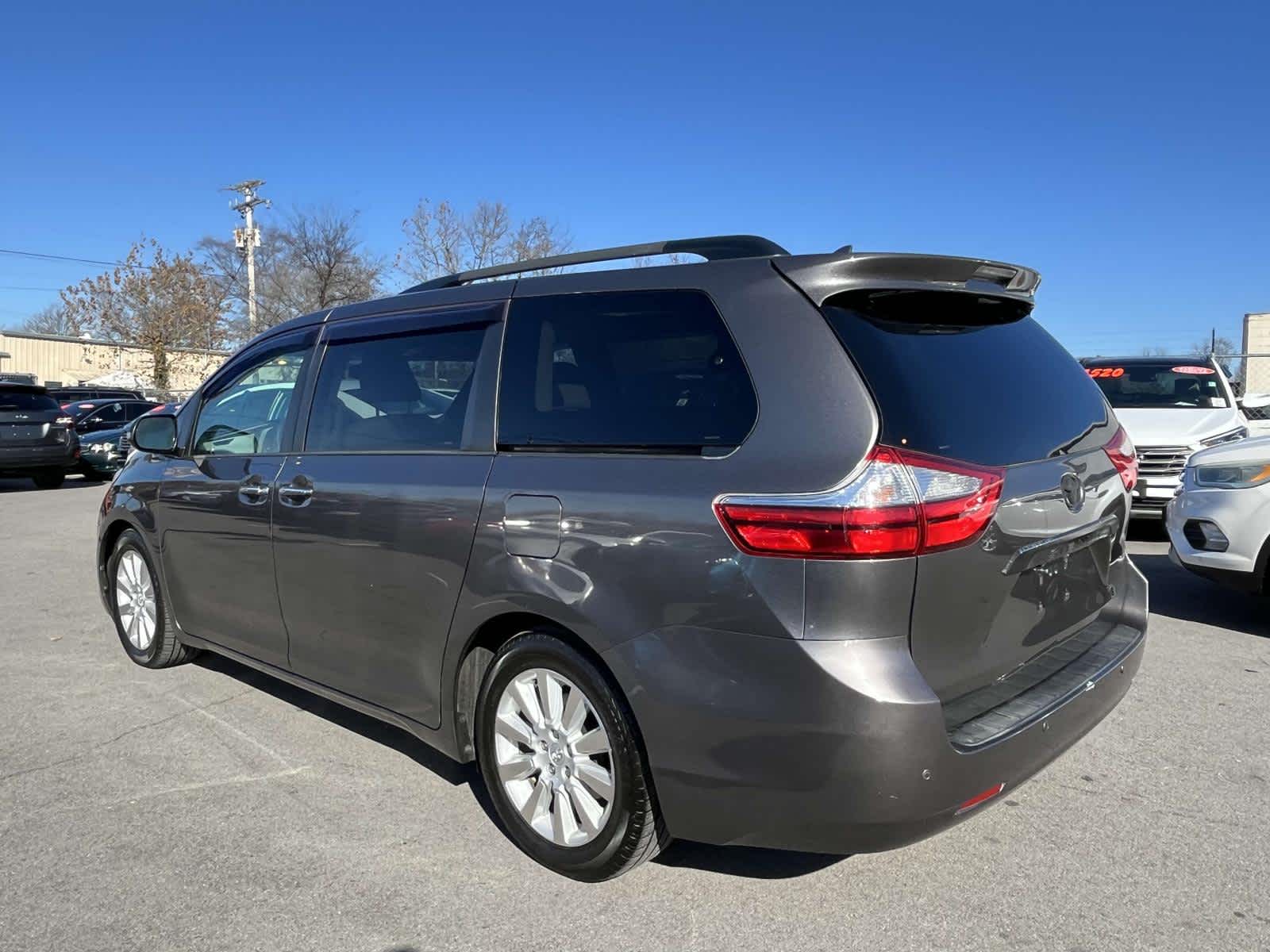 2015 Toyota Sienna XLE AAS 6