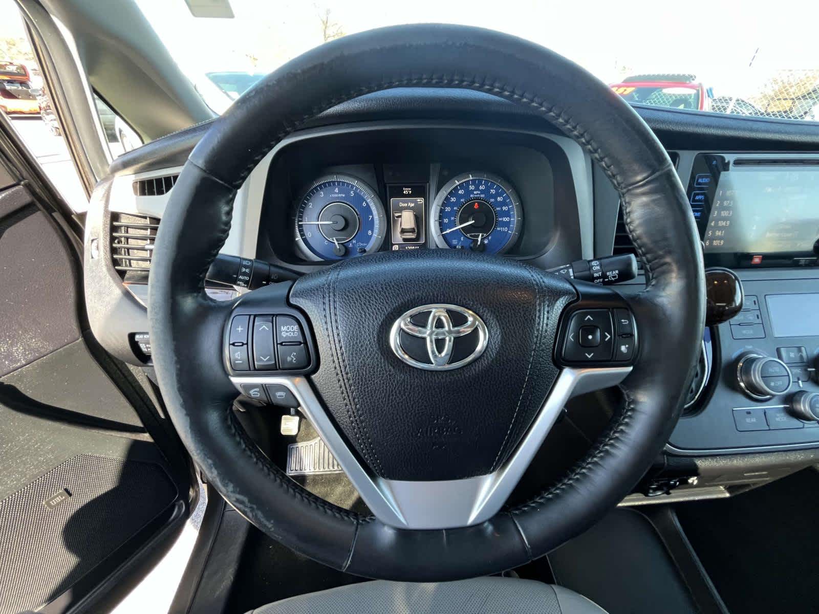 2015 Toyota Sienna XLE AAS 24