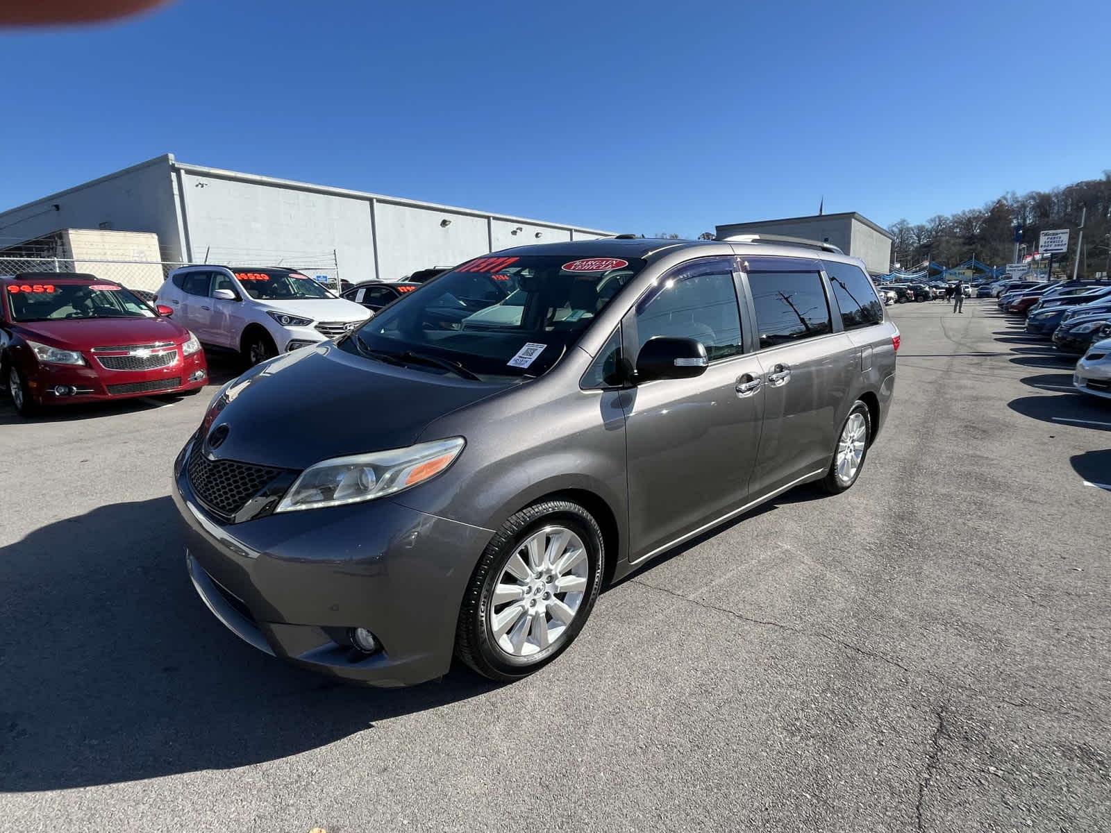 2015 Toyota Sienna XLE AAS 4