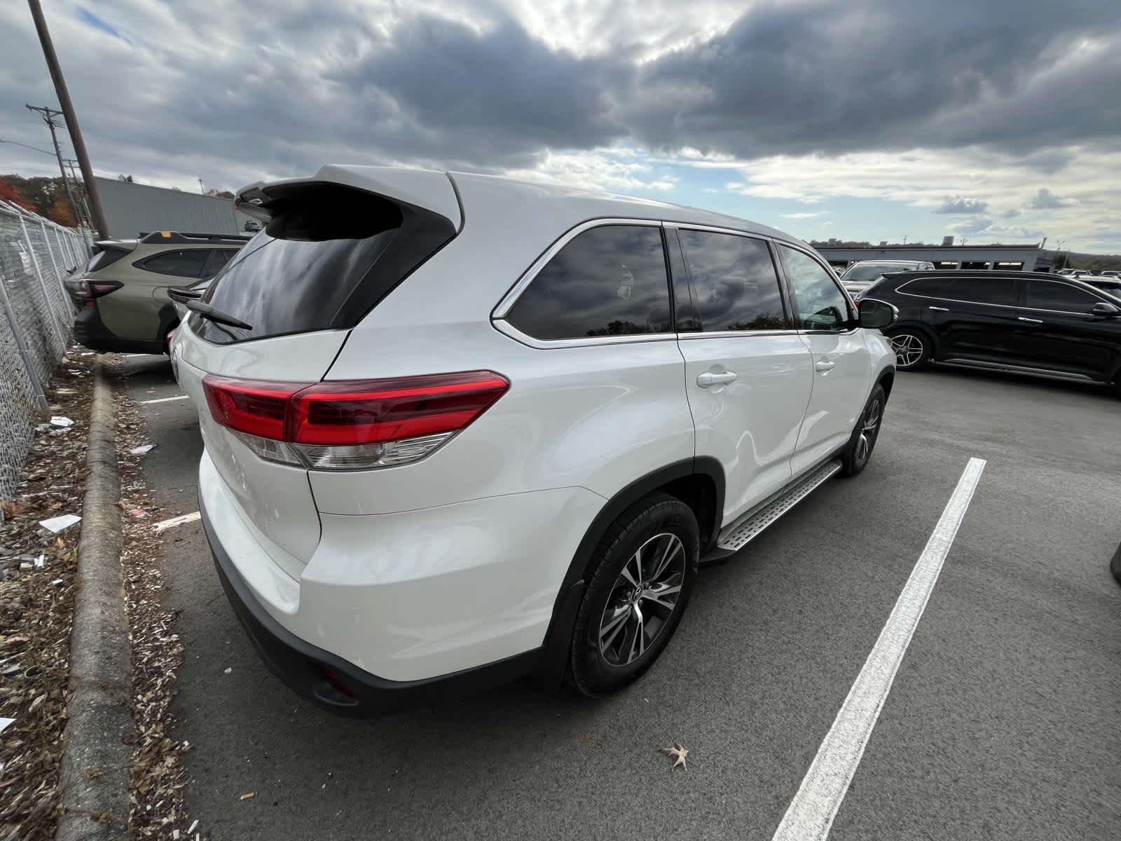 2019 Toyota Highlander LE 4