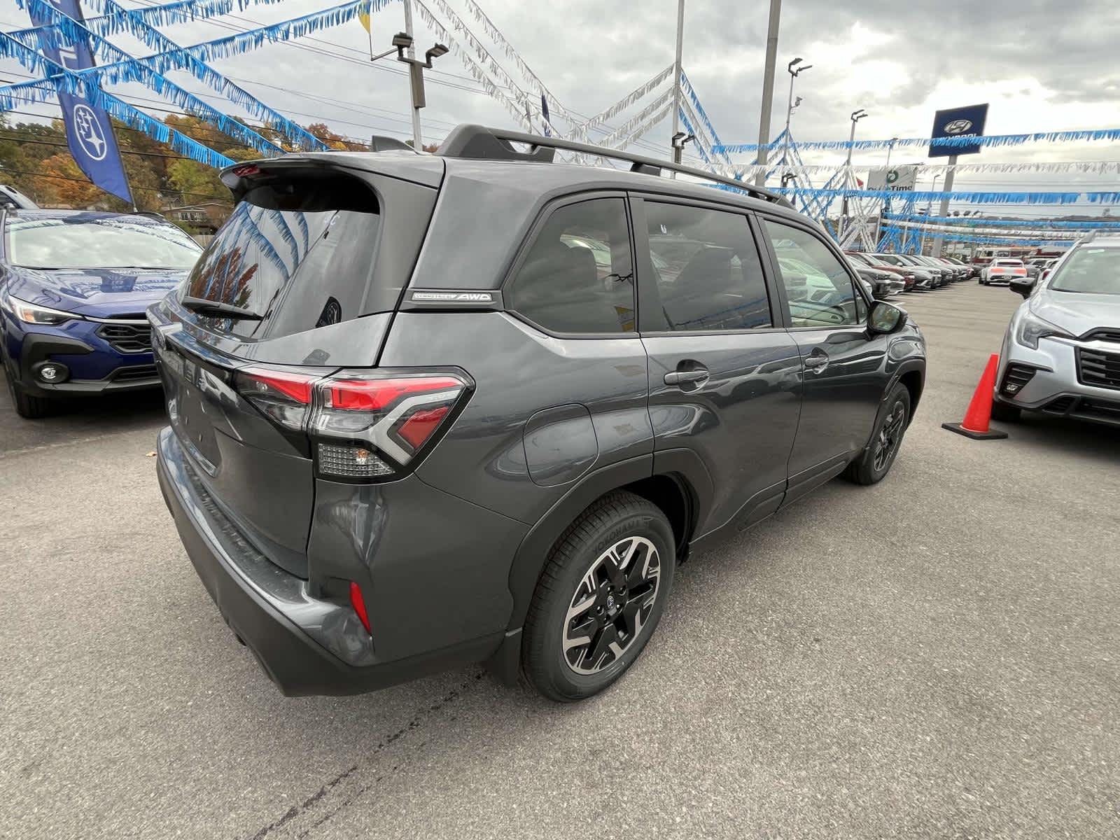 2025 Subaru Forester Premium 8