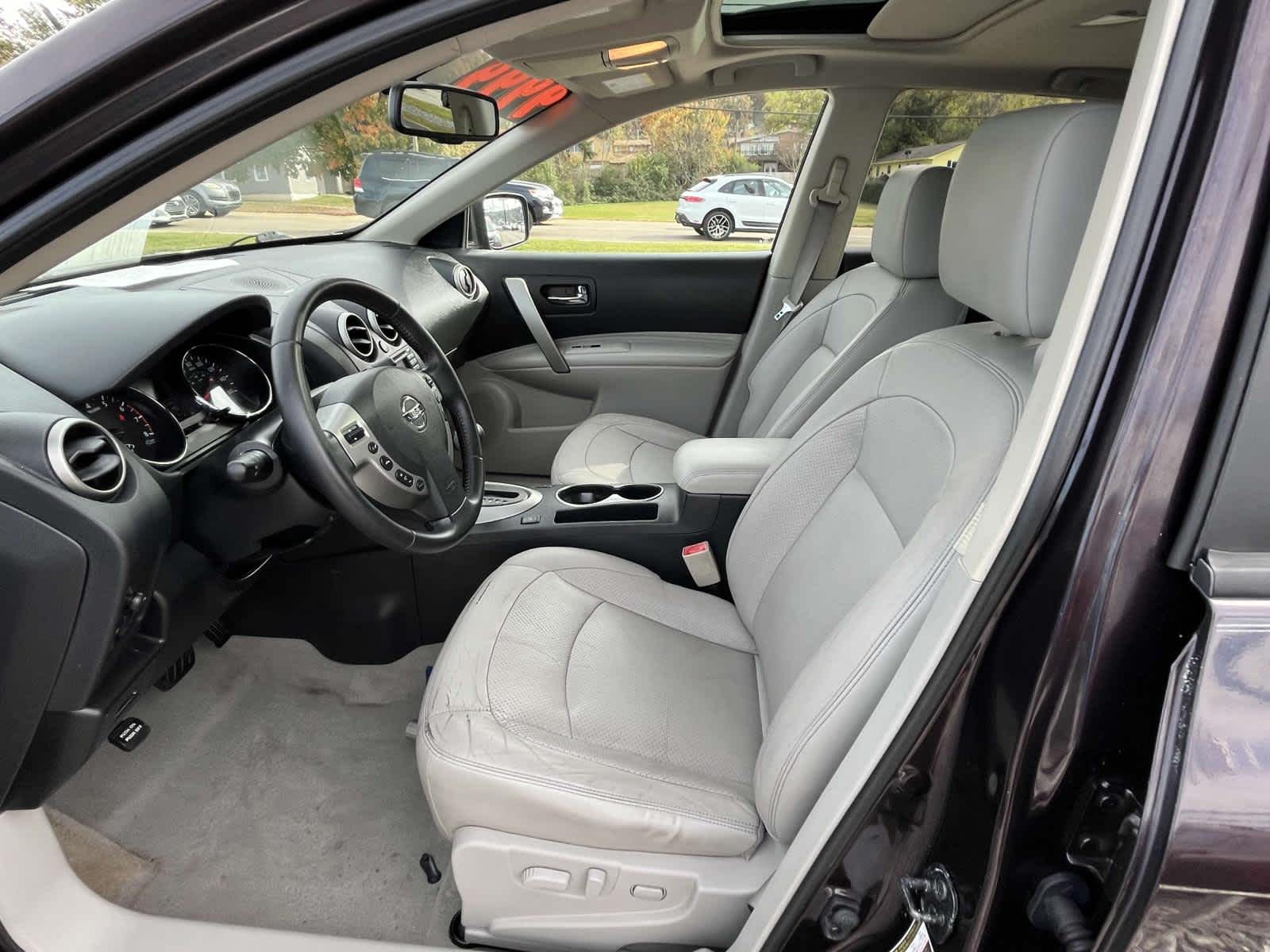 2011 Nissan Rogue SV 11