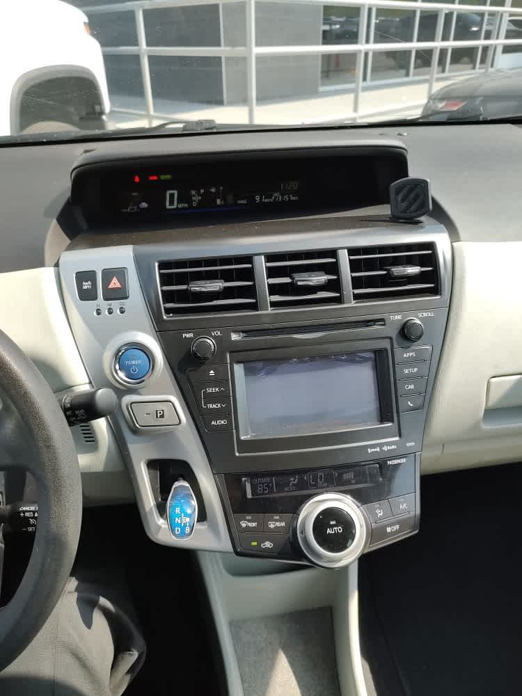 2013 Toyota Prius V Two 7