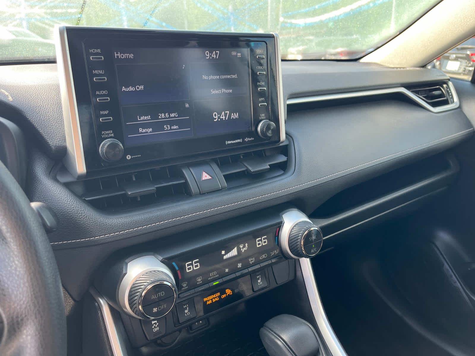 2019 Toyota RAV4 XLE 16