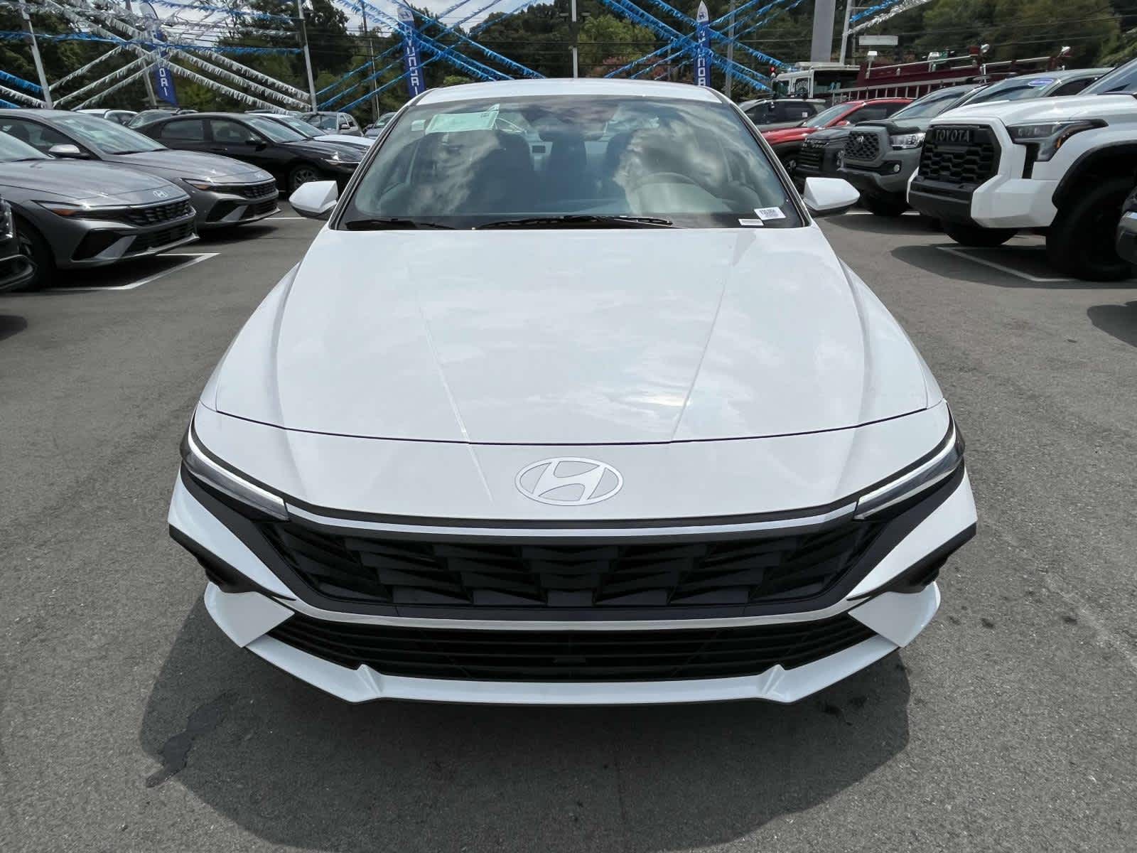 2024 Hyundai Elantra SE 3