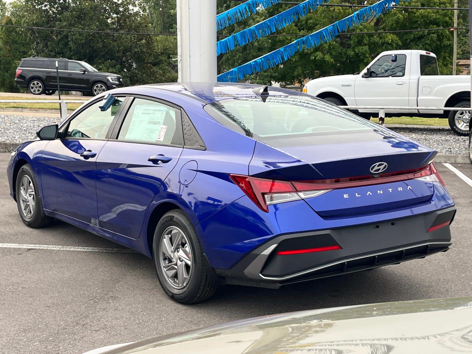 2025 Hyundai Elantra Essential 5