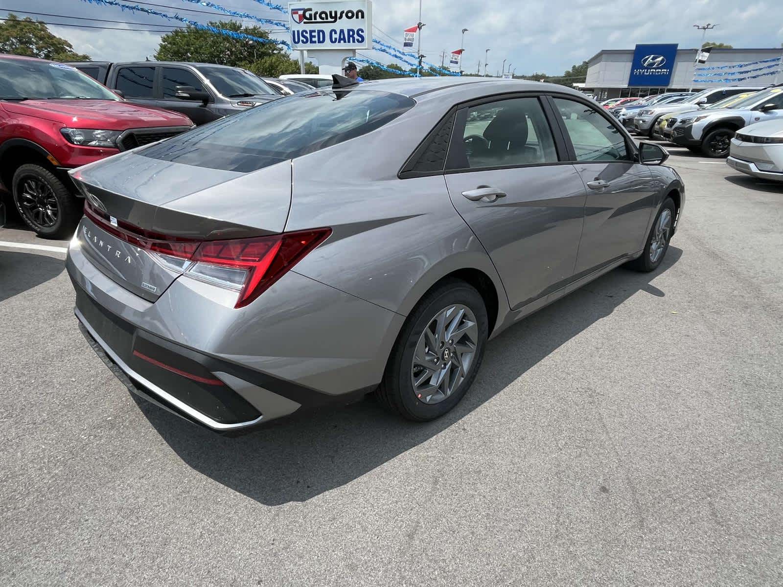 2024 Hyundai Elantra Hybrid Blue 8