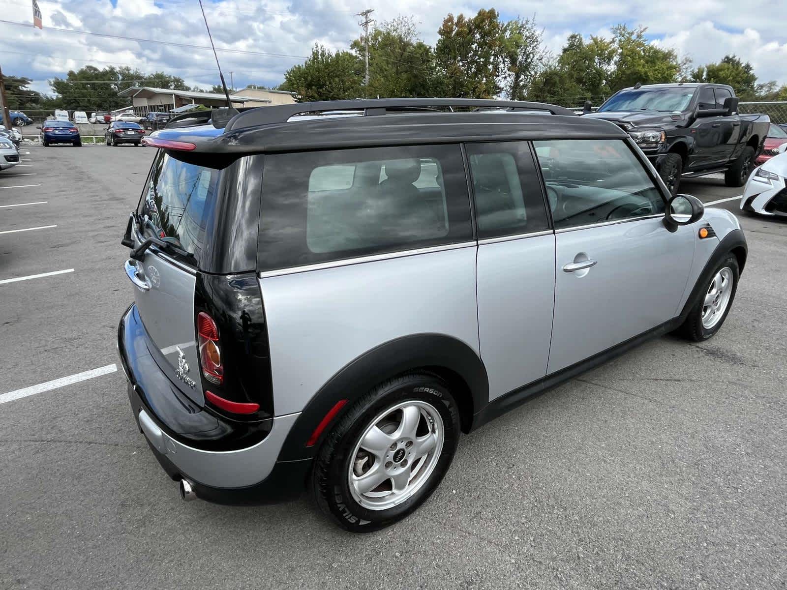 2010 MINI Cooper Clubman  8