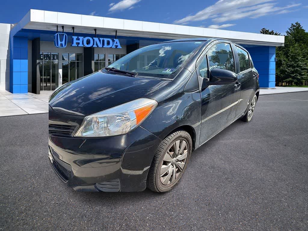  2013 Toyota Yaris LE 2dr Hatchback   