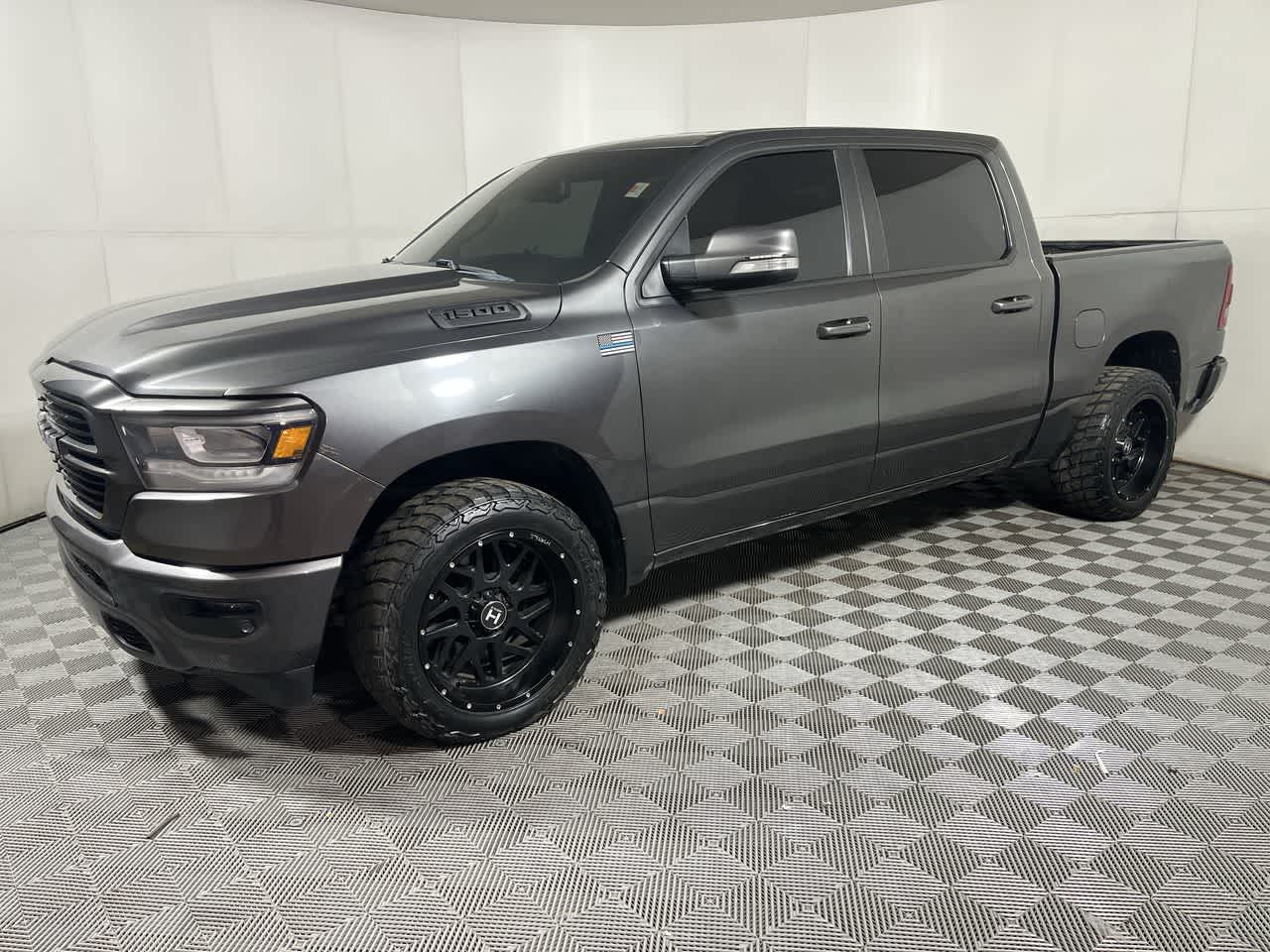 View vehicle photo 4