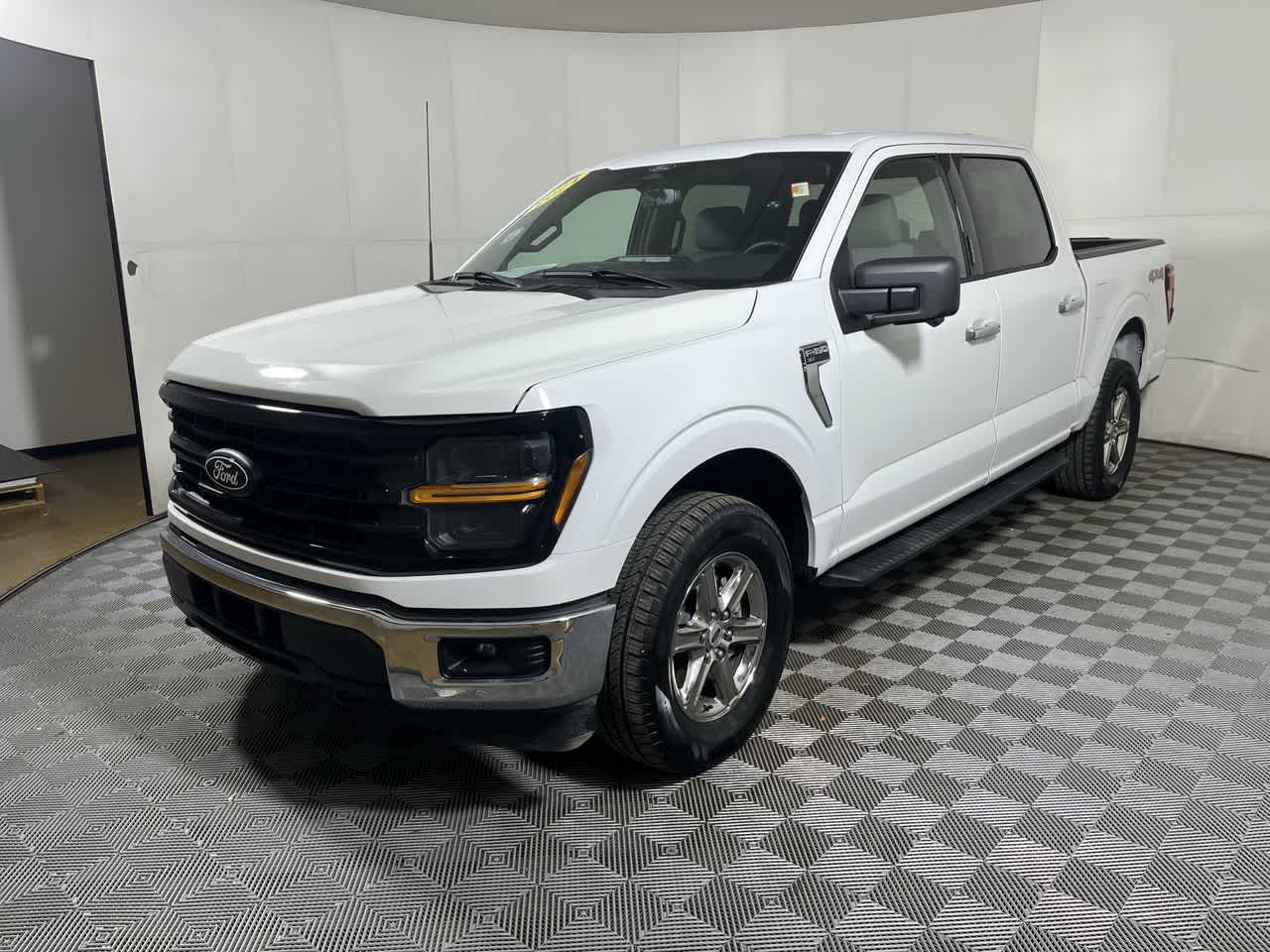 View vehicle photo 4