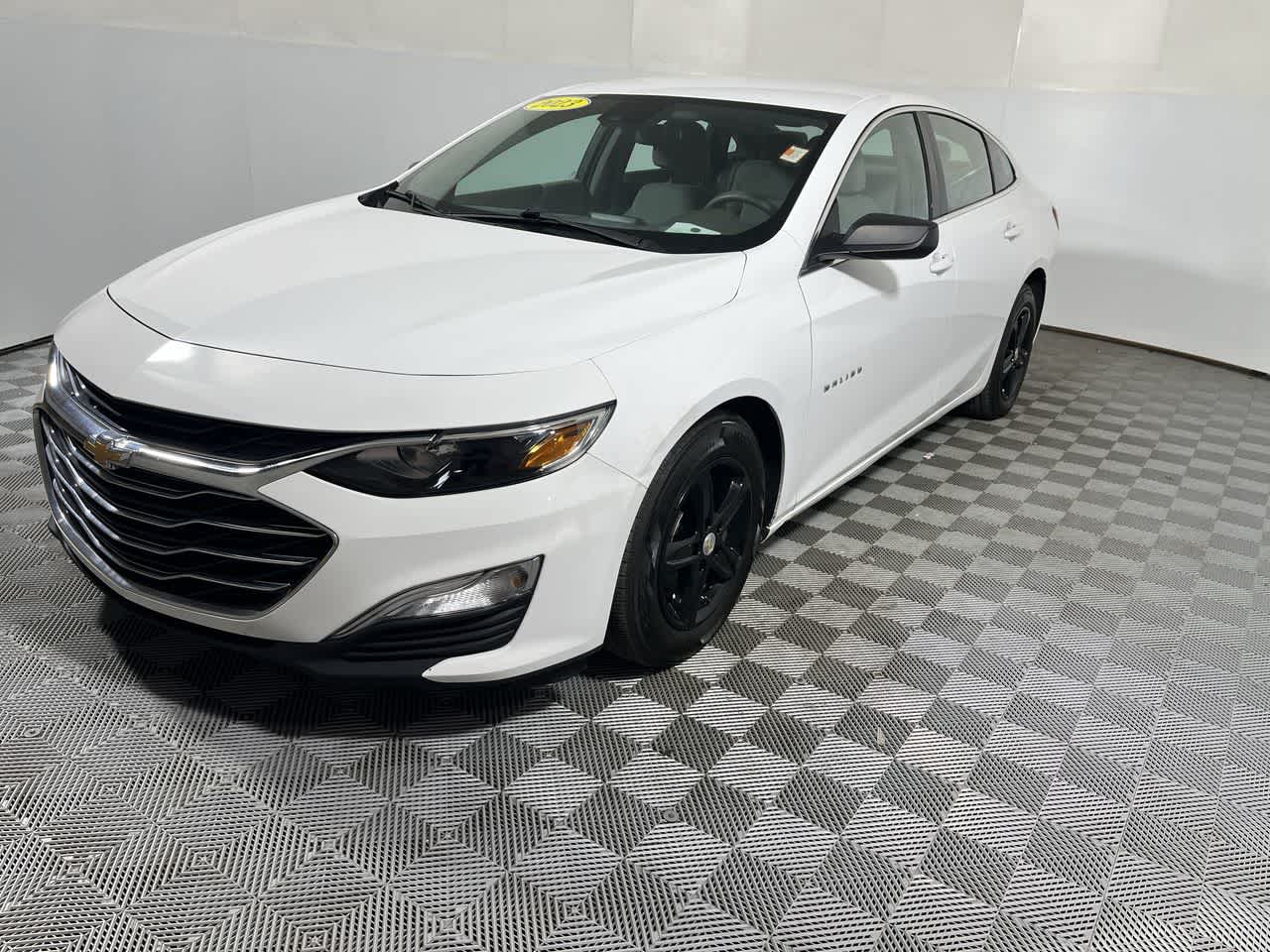 View vehicle photo 4