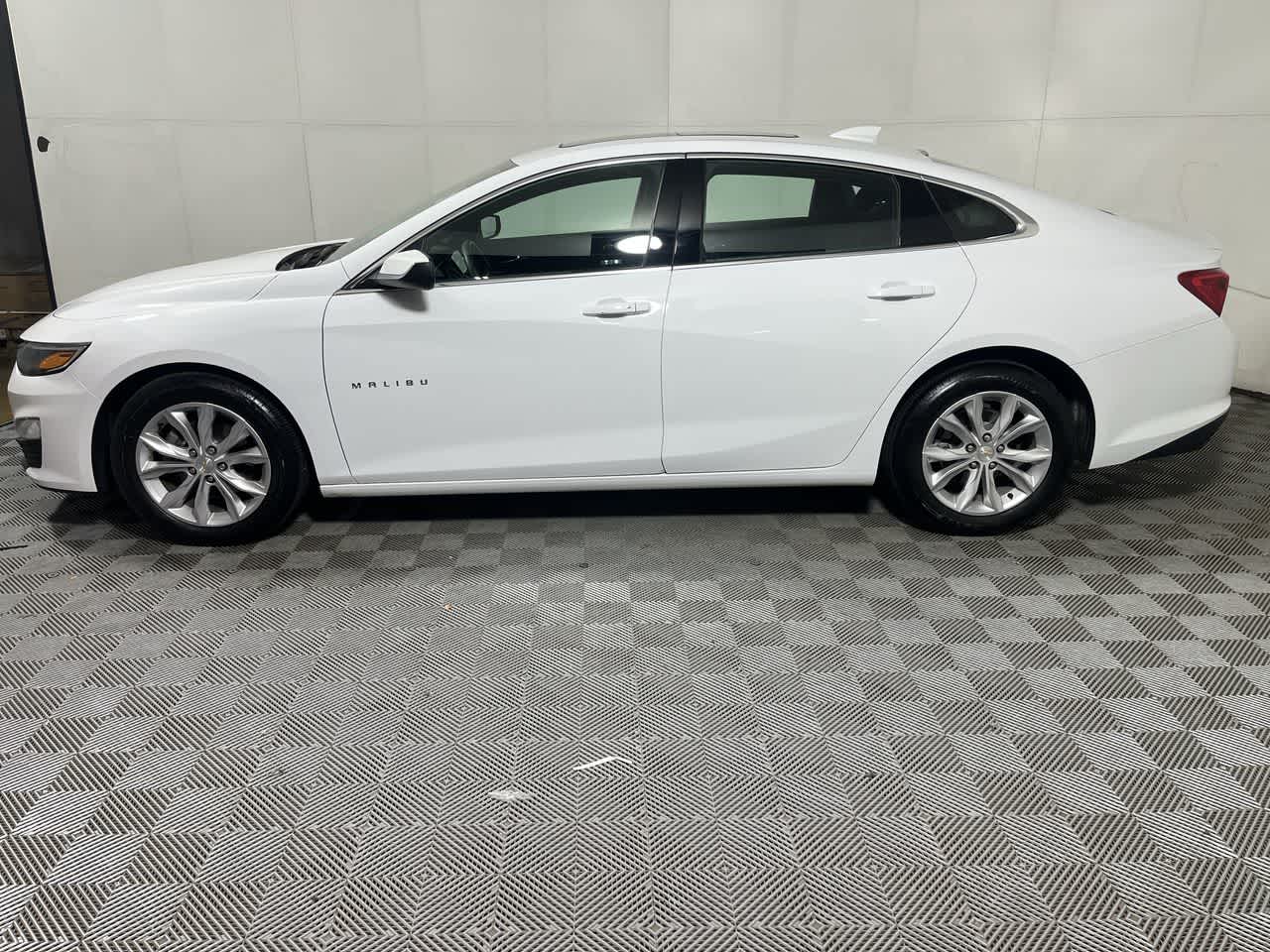 View vehicle photo 5