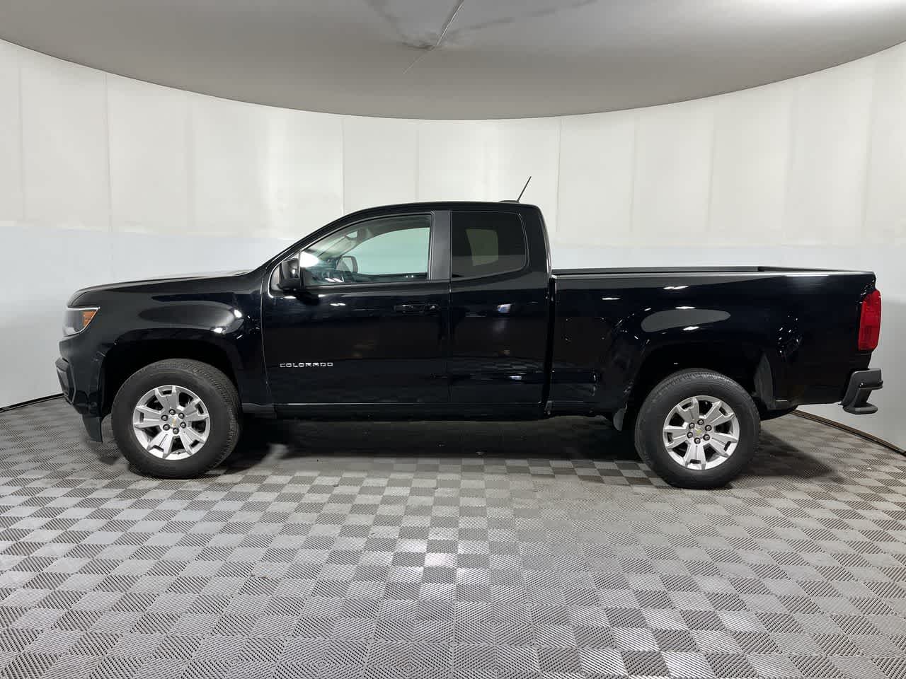 View vehicle photo 5