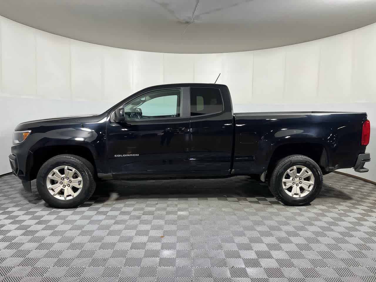 View vehicle photo 5