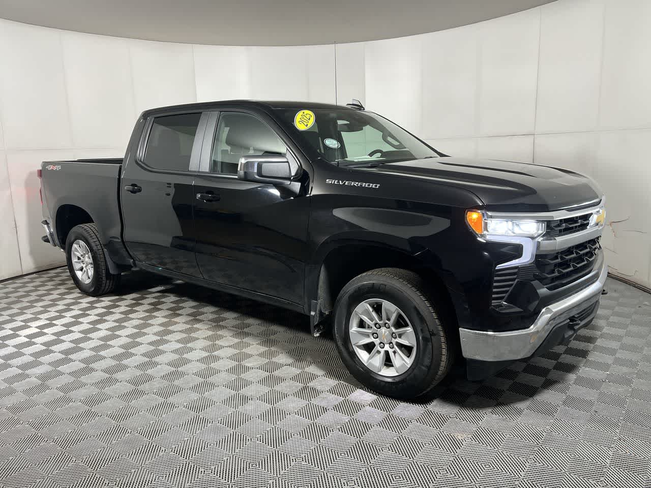 View vehicle photo 2