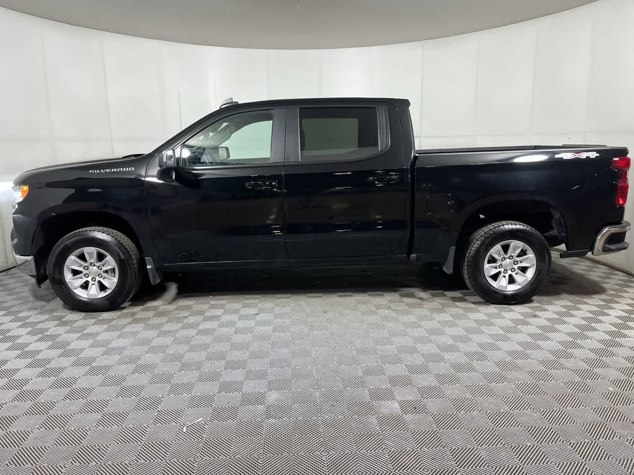 View vehicle photo 5