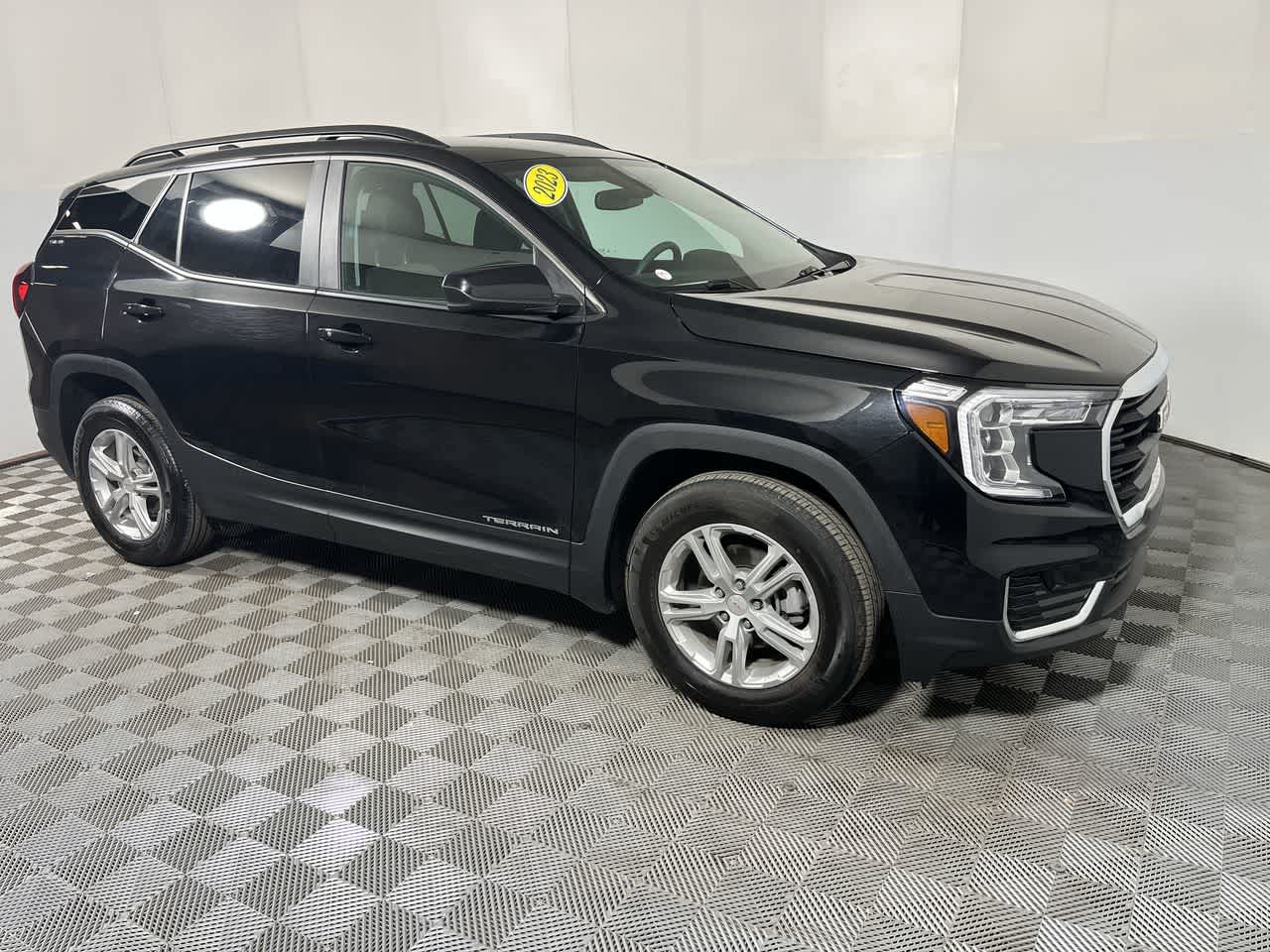 View vehicle photo 2