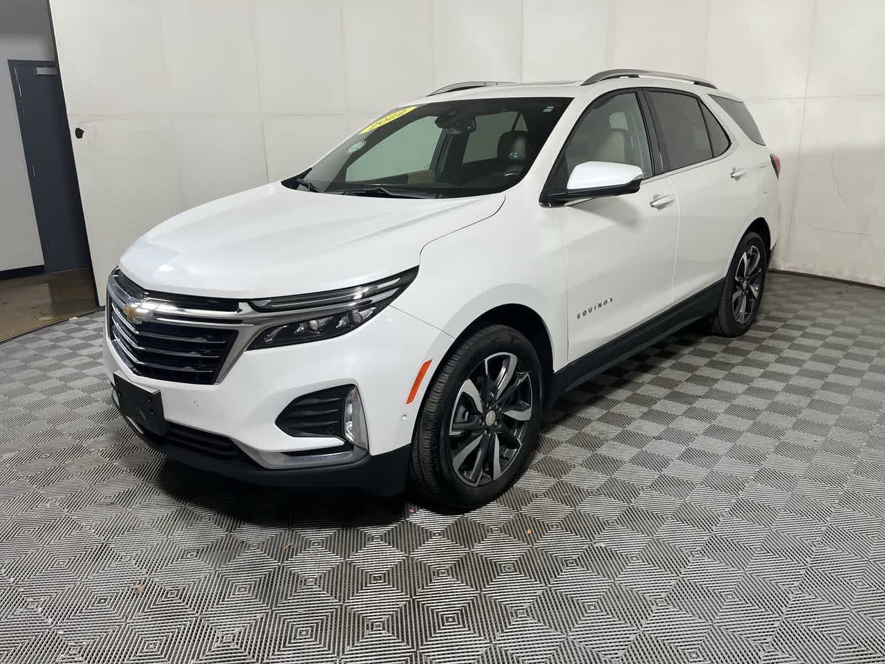 View vehicle photo 4