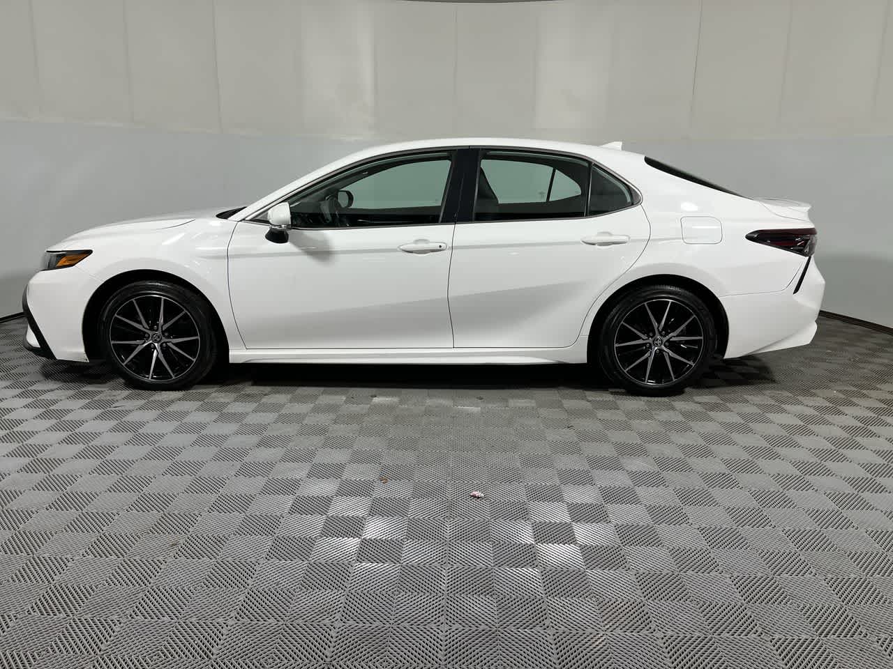 View vehicle photo 5