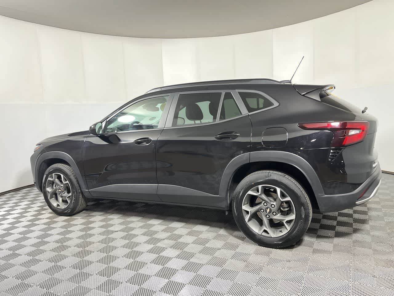 View vehicle photo 6