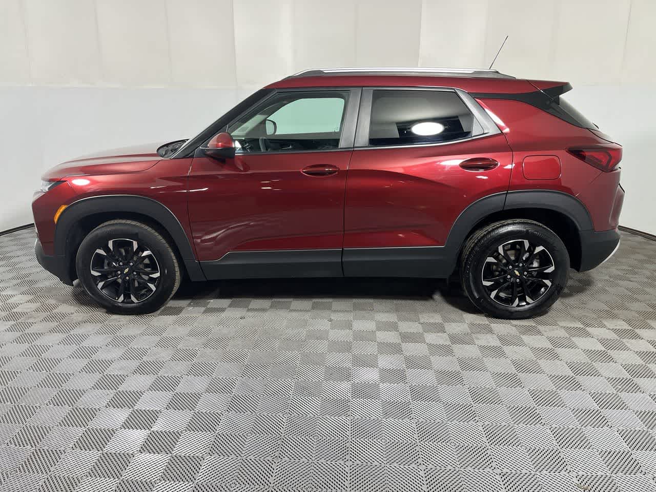 View vehicle photo 5