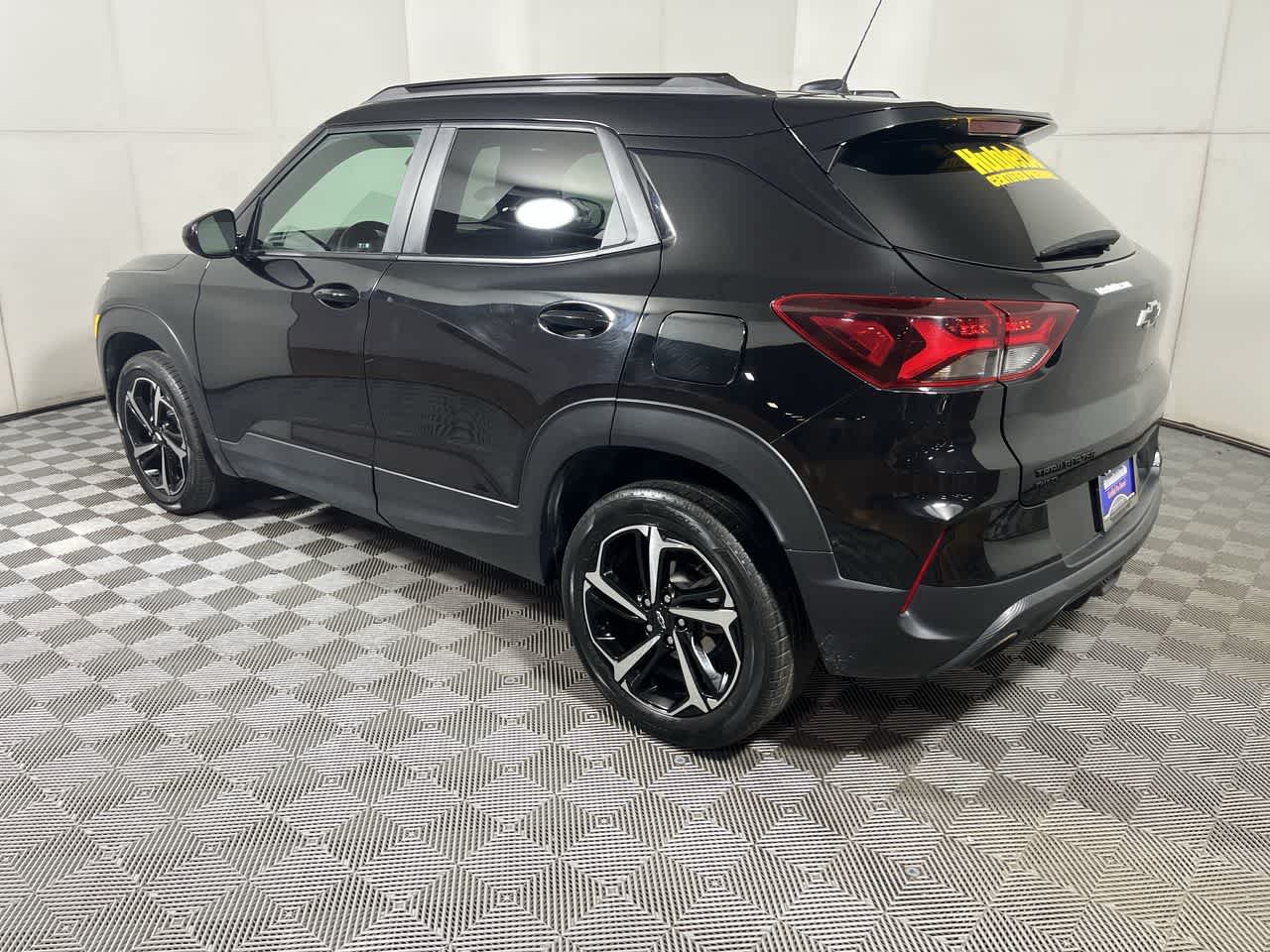 View vehicle photo 6