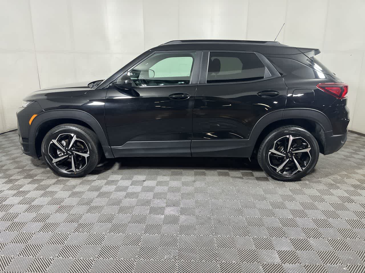 View vehicle photo 5