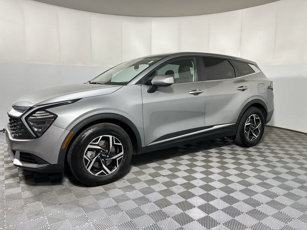 View vehicle photo 4