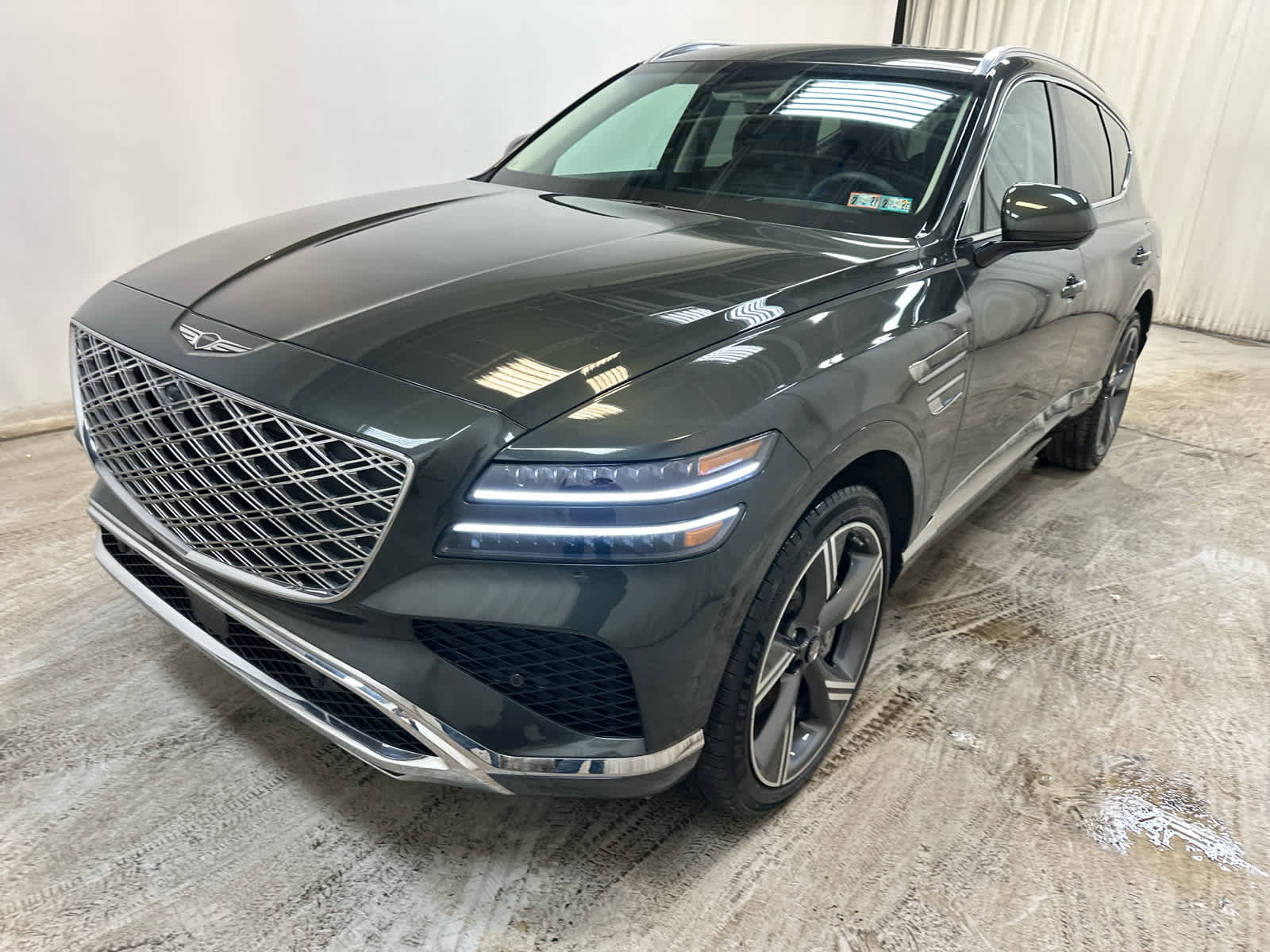 View vehicle photo 3