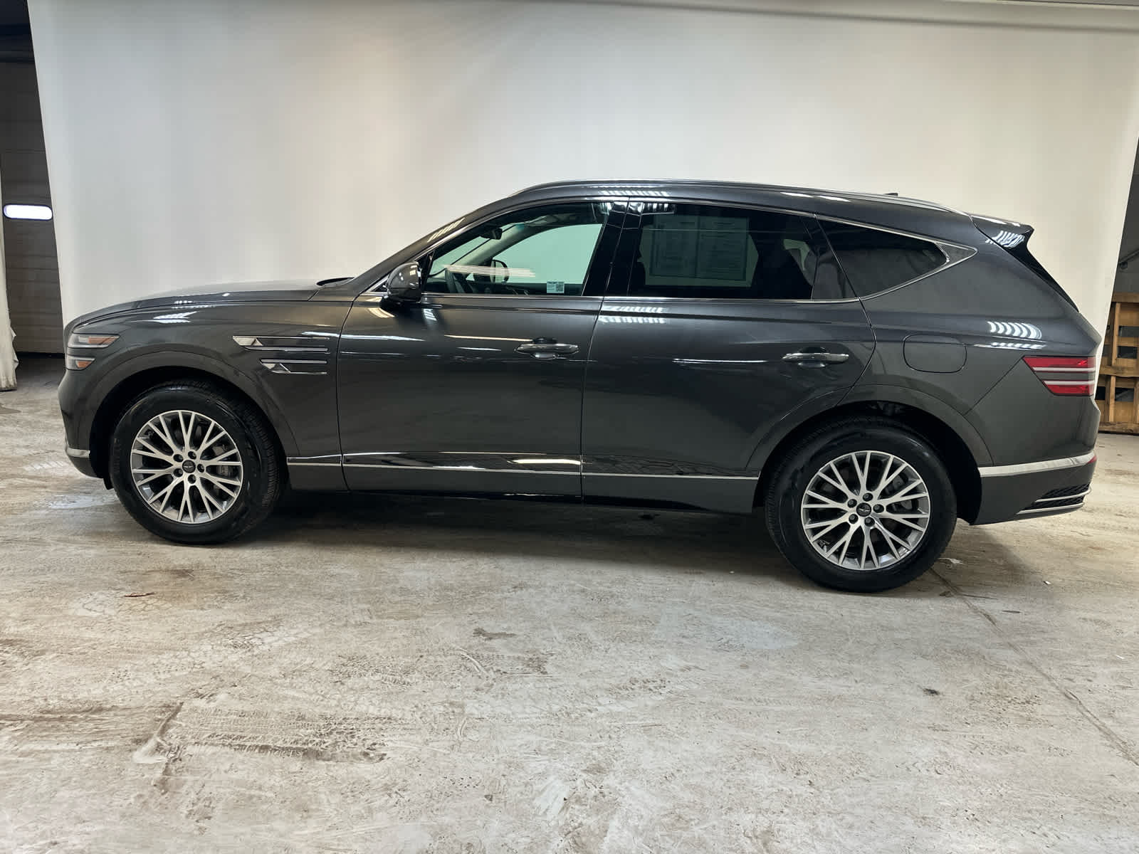 View vehicle photo 7