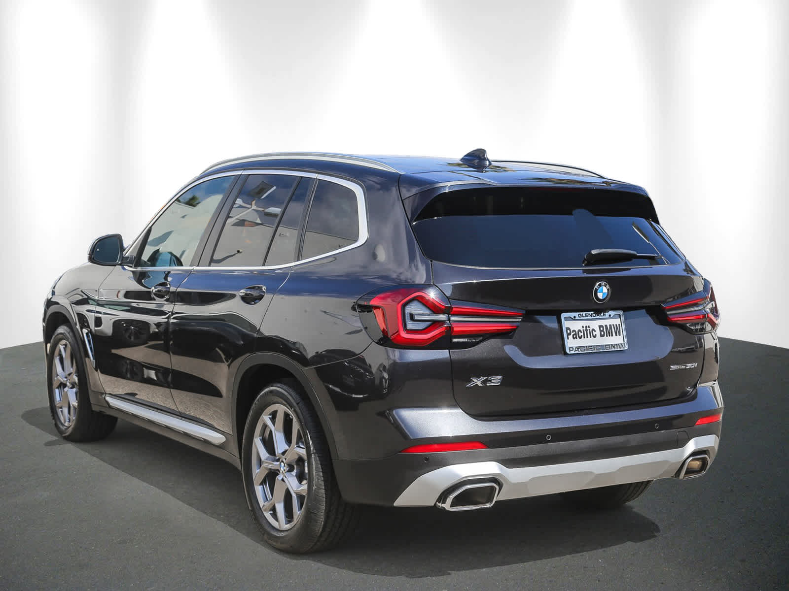 View vehicle photo 4