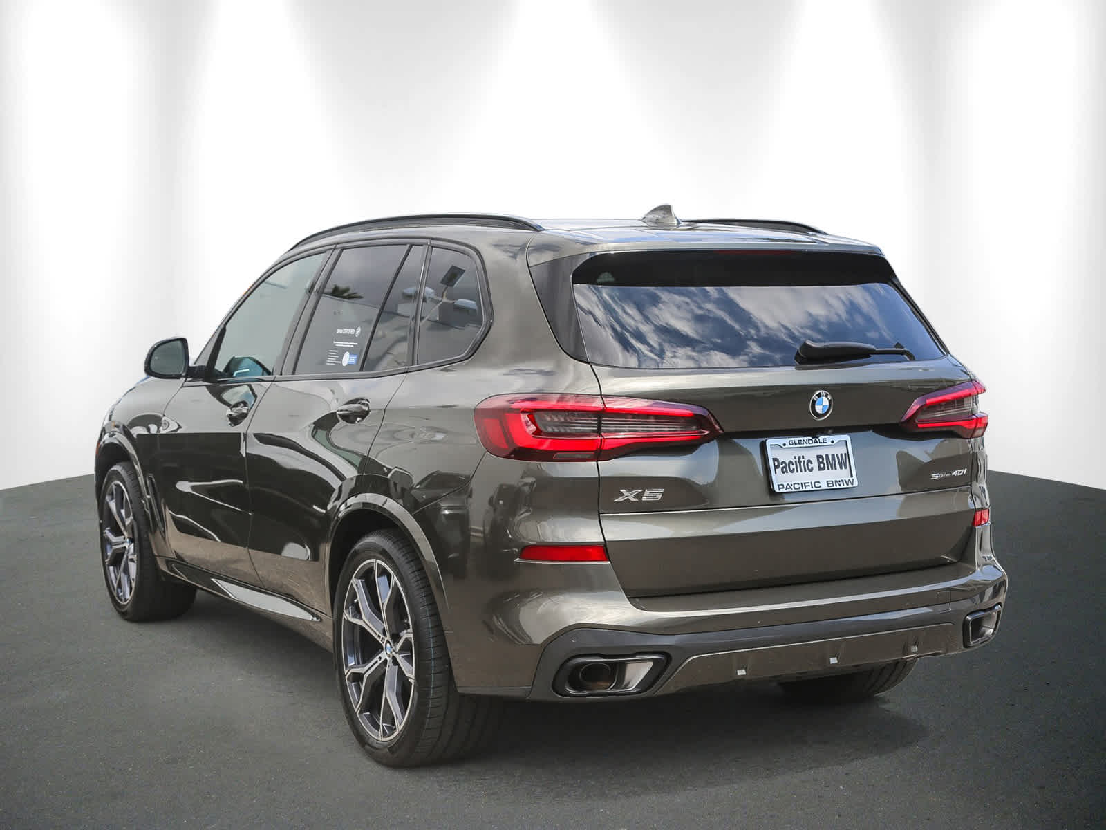 View vehicle photo 4