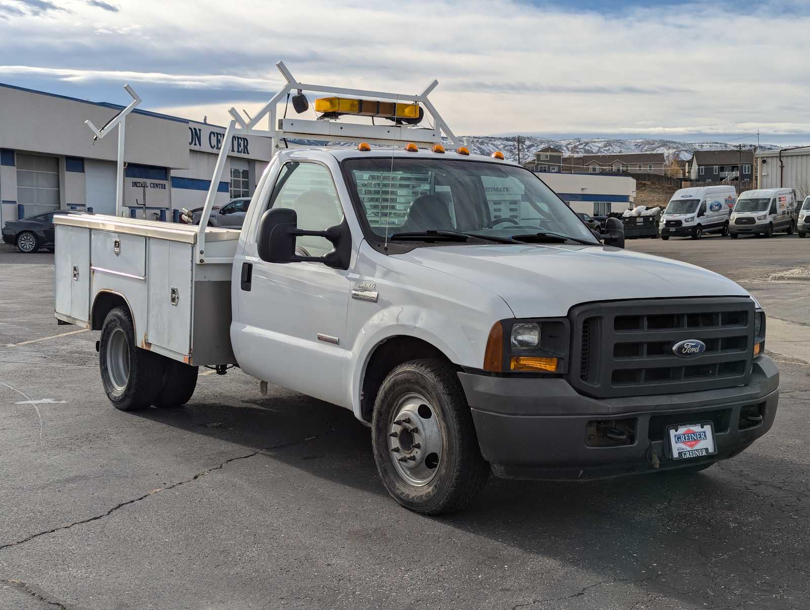 2005 Ford Super Duty F-350 DRW XL Reg Cab 165 WB 84 CA 8