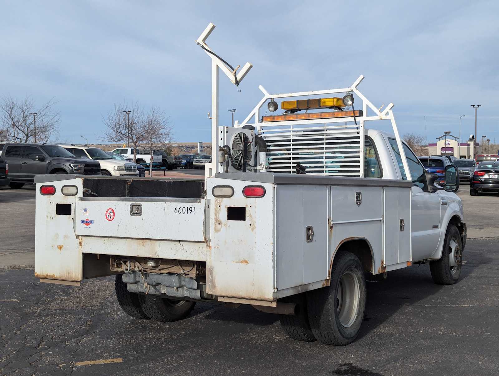 2005 Ford Super Duty F-350 DRW XL Reg Cab 165 WB 84 CA 6