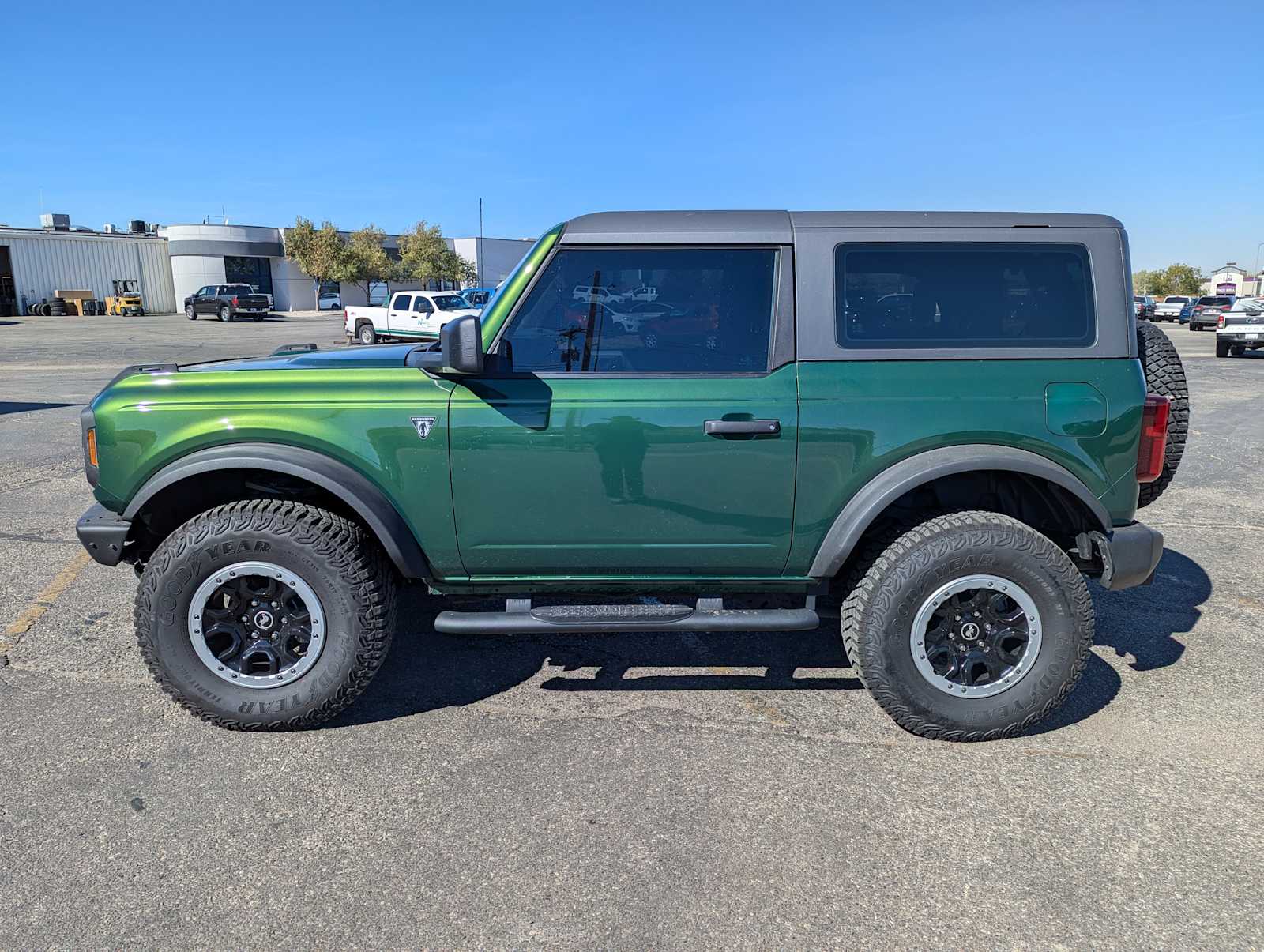 2022 Ford Bronco Base 2