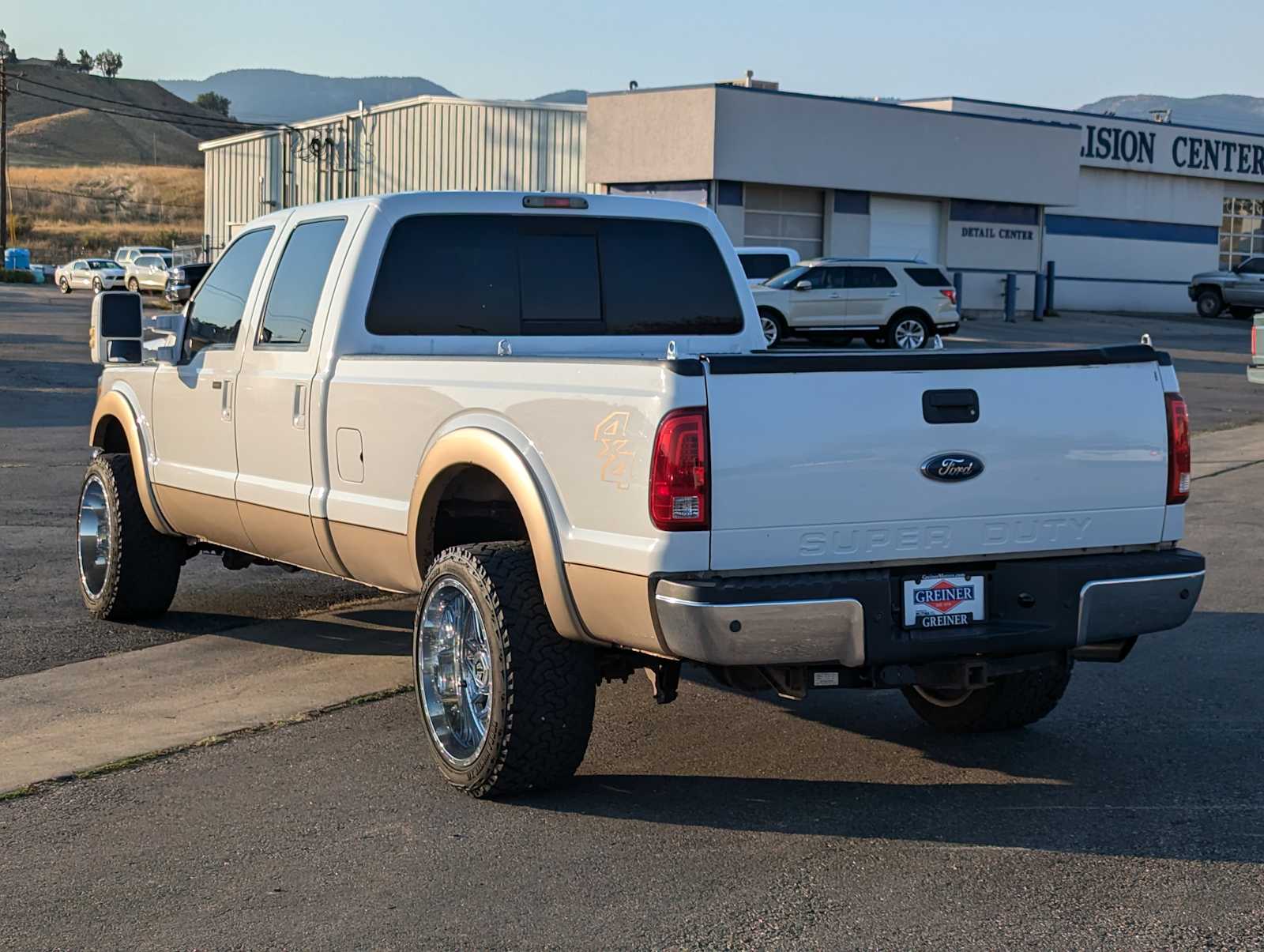 2011 Ford Super Duty F-250 SRW Lariat 4WD Crew Cab 172 4