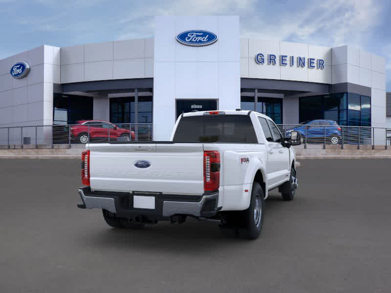 2024 Ford Super Duty F-350 DRW LARIAT 4WD Crew Cab 8 Box 8