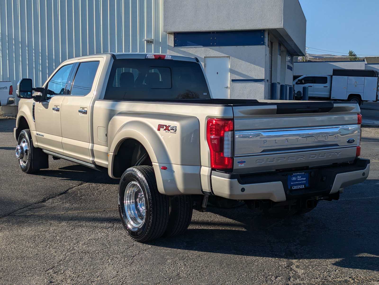 2017 Ford Super Duty F-350 DRW Platinum 4WD Crew Cab 8 Box 4